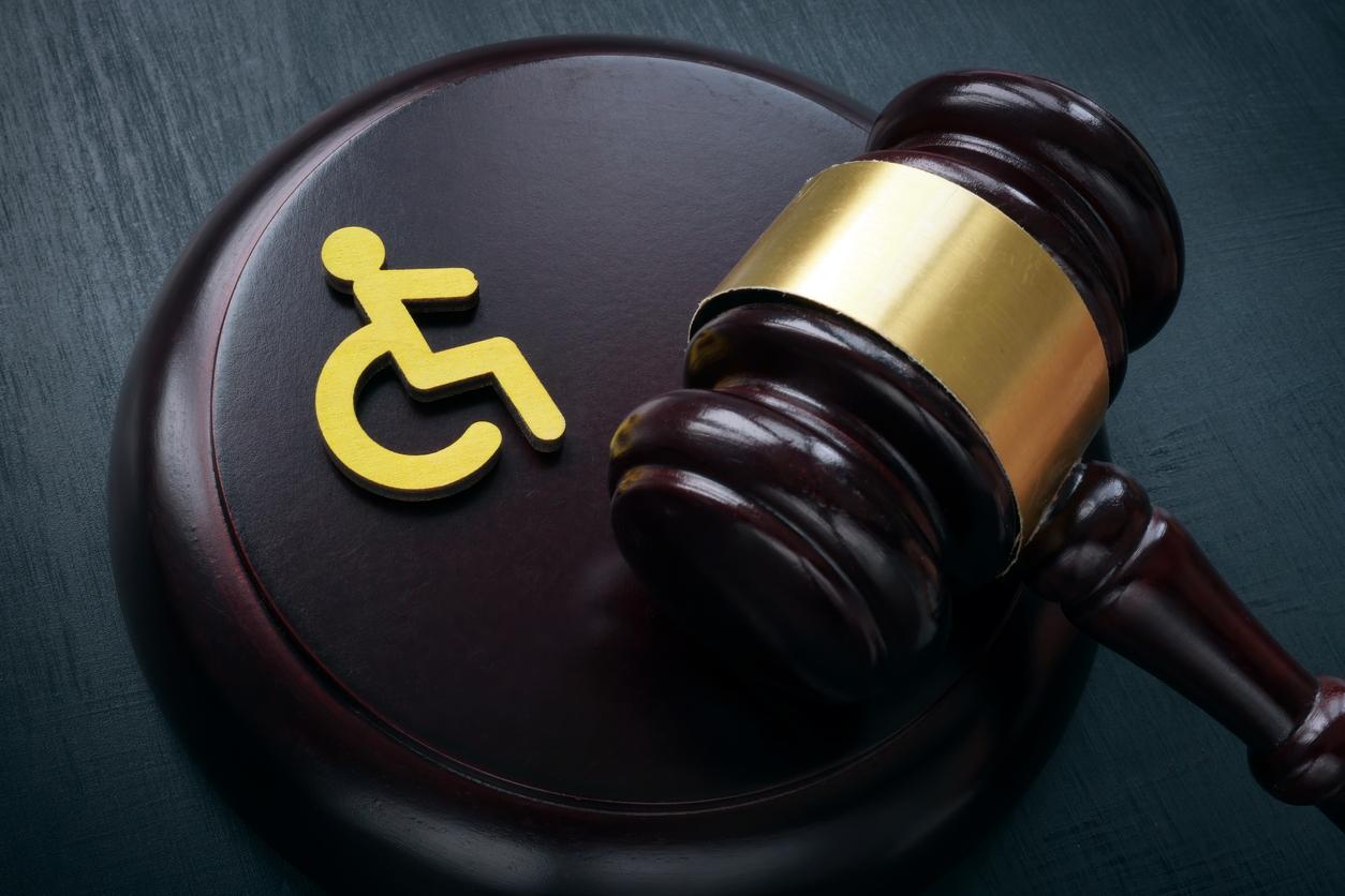 Judge's gavel with golden handicapped logo
